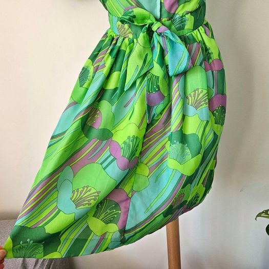 Vintage 1960s psychedelic green mini dress S M retro floral