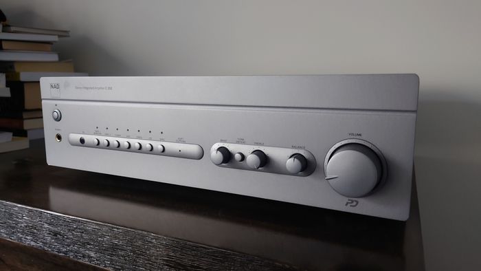 NAD c352 amplifier
