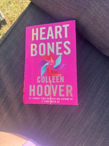 Heart Bones - Colleen Hoover