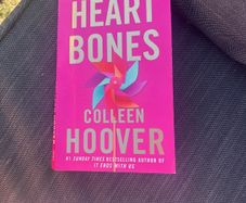 Heart Bones - Colleen Hoover