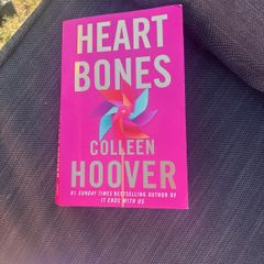 Heart Bones - Colleen Hoover