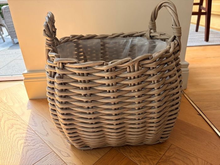 indoor plant pot