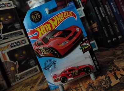 Red Circle Tracker ! Mattel 75th Anniversary ! Hot Wheels ! 2018 ! Mattel !