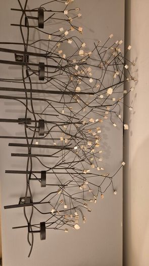 Wall tealight holder