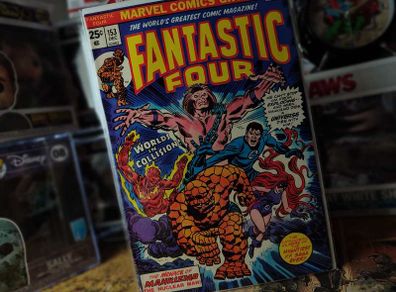 Fantastic Four ! Issue #153 ! Series "A" Marvel Value Stamp #62 (The Plunderer) ! Bronze Age Comic from 1974 ! by Marvel !