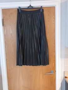 New Look Black Pleated Skirt.  S.16. New - No Tag.