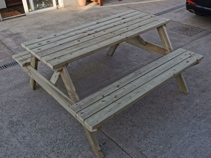 picnic bench
