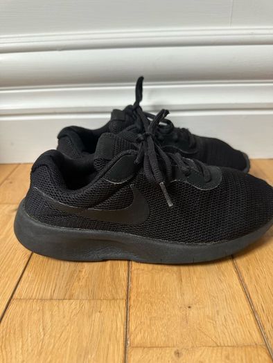 Black Nike Tanjun