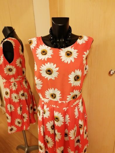 Women's Dress NWT SIZE 18