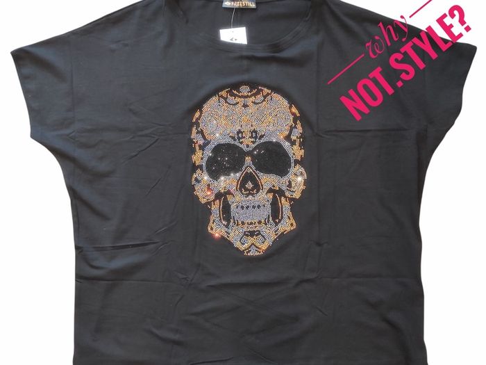 blouse rhinestones with a skull