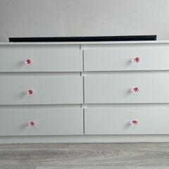 chest of drawers