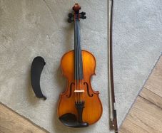 1/2 size violin for sale in very good condition.