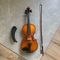1/2 size violin for sale in very good condition.