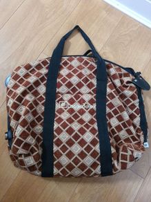 Laosmiddle shoulder bag