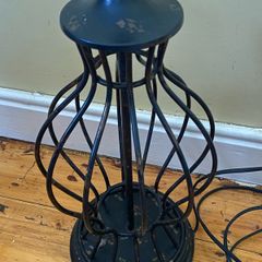 Table top metal lamp stand (missing lampshade)