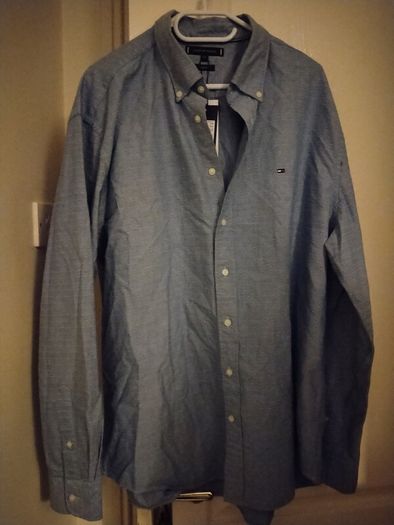 bundle of 2 Tommy Hilfiger mens wear
