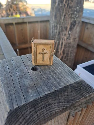 Bible miniature