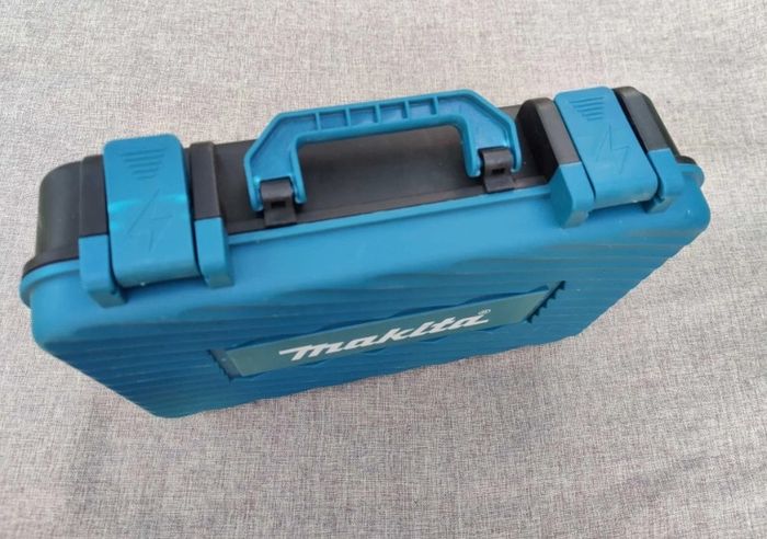 2-in-1 tool set. Makita