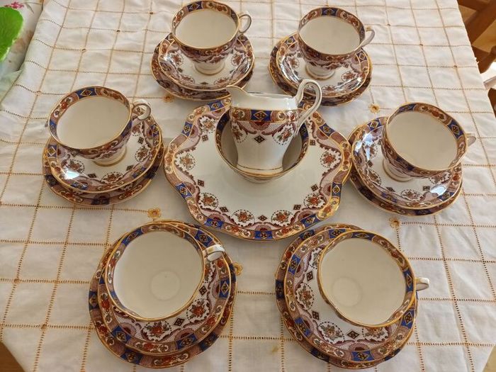 Royal Tara " Carina" 21 piece teaset