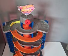 Hot wheels garage