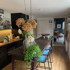 Hee bar stool