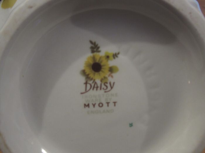 Vintage myott daisy T pot