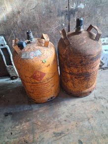 gas bottles (full)