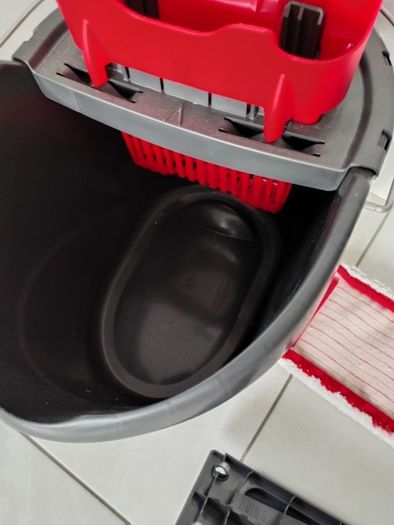 Vileda Ultramax Complete Mop and Bucket Set Black/Red
