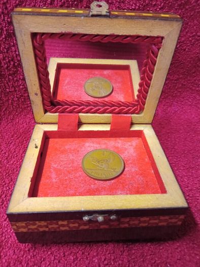 Vintage Musical Jewellery / Trinket Box