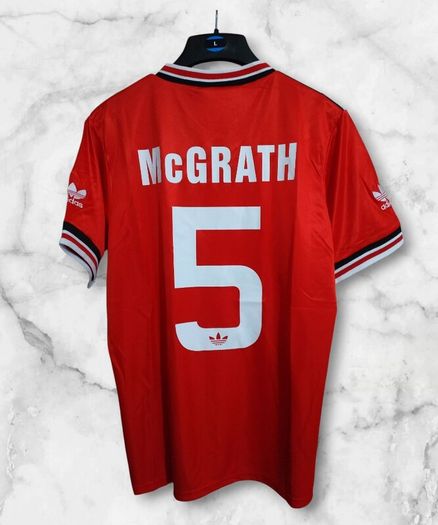 Man Utd ( Retro / Mc Grath 5 ) Jersey , Size M .