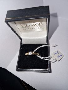 9ct yellow gold ring