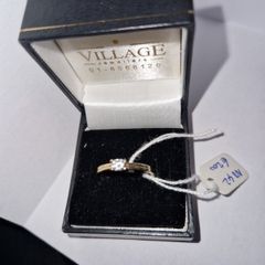 9ct yellow gold ring