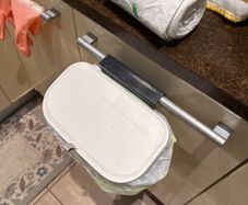 [PRE-ORDER] Hanging Kitchen Compost Bin + 100 FREE Rolls of Biodegradable Bags
