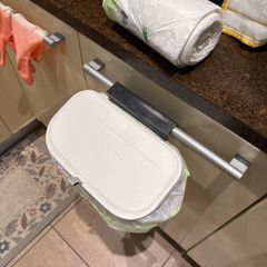 [PRE-ORDER] Hanging Kitchen Compost Bin + 100 FREE Rolls of Biodegradable Bags