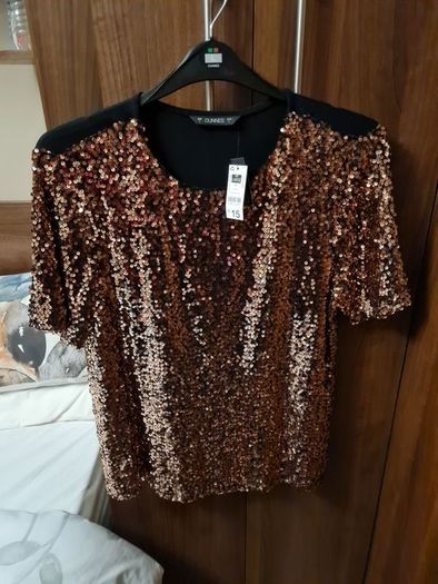 Ladies sequinned top.