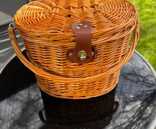 Rattan bicycle basket with lid