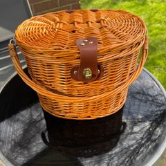 Rattan bicycle basket with lid