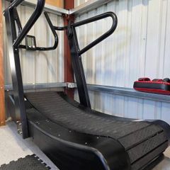 Curved treadmill