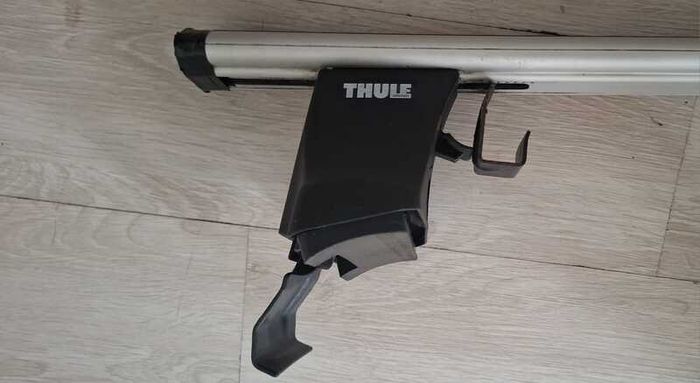 Thule AeroBars Rapid System Roof Rack and 777 Adapter
