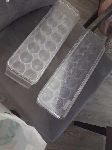 2 stroage egg holders