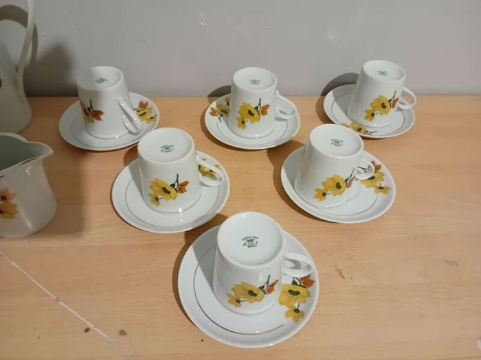 Porcelana Real Brasil design tea set
