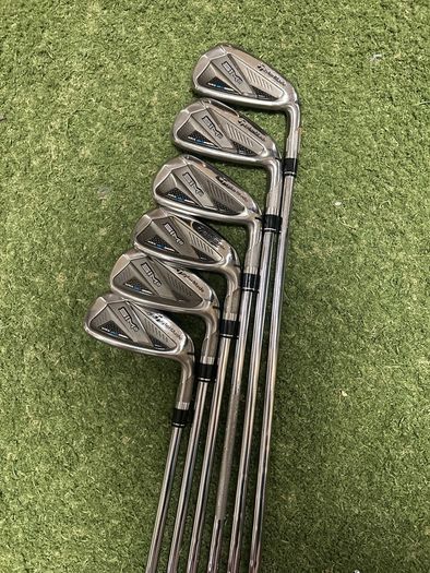 Taylormade Sim 2 Max irons