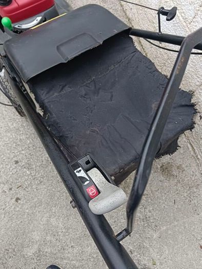 Honda HRX537 self drive lawnmower with 23 inch mulching plastic deck, in good condition. Sold as you seen