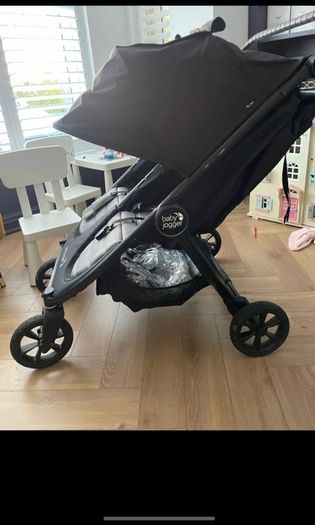 Baby Jogger GT2 double with bassist