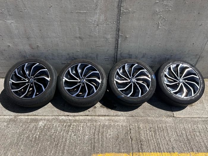 Genuine Volkswagen R-Line Ventura  17" Alloy Wheels - Good Year Tyres