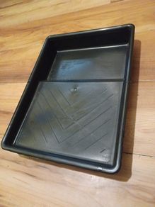 Paint roller tray