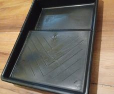 Paint roller tray