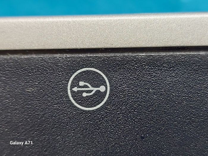 HP Pavilion zv6000, Windows XP, in excellent cosmetic condition, A Genuine real Blast from the past