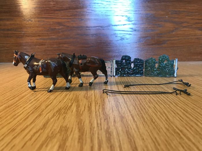 Britain's lead toy horses and field marker and gate 6F toy 1/32
