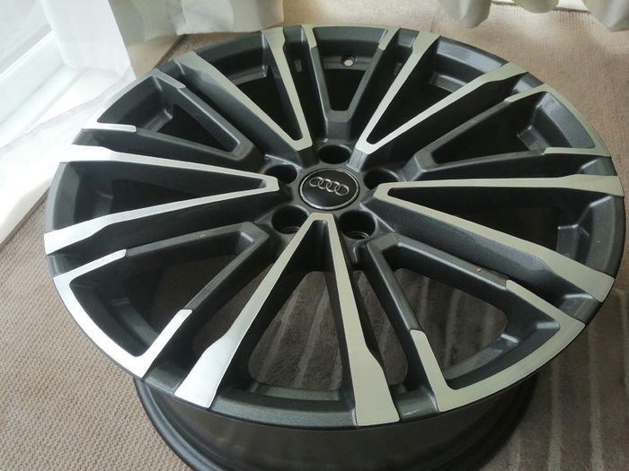 Genuine 19" Audi alloys (Limited edition)